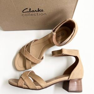 NEW Clarks Desirae Lily Stacked Heel Sandal Women’s SIZE 11 Light Tan Leather